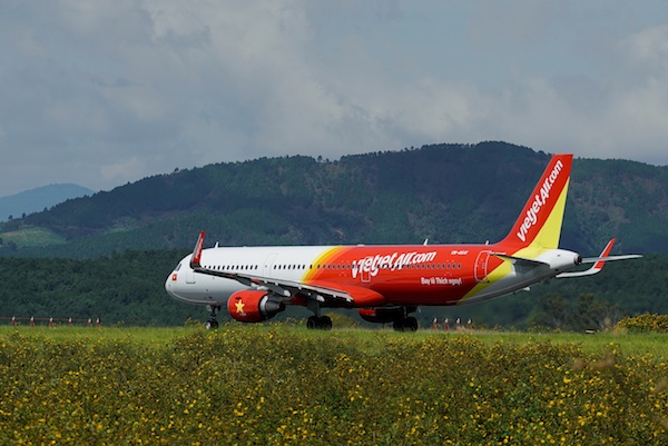 Vietjet tặng 700.000 vé bay khắp Việt Nam nhân 'Tháng khuyến mãi Hà Nội 2017' ảnh 1